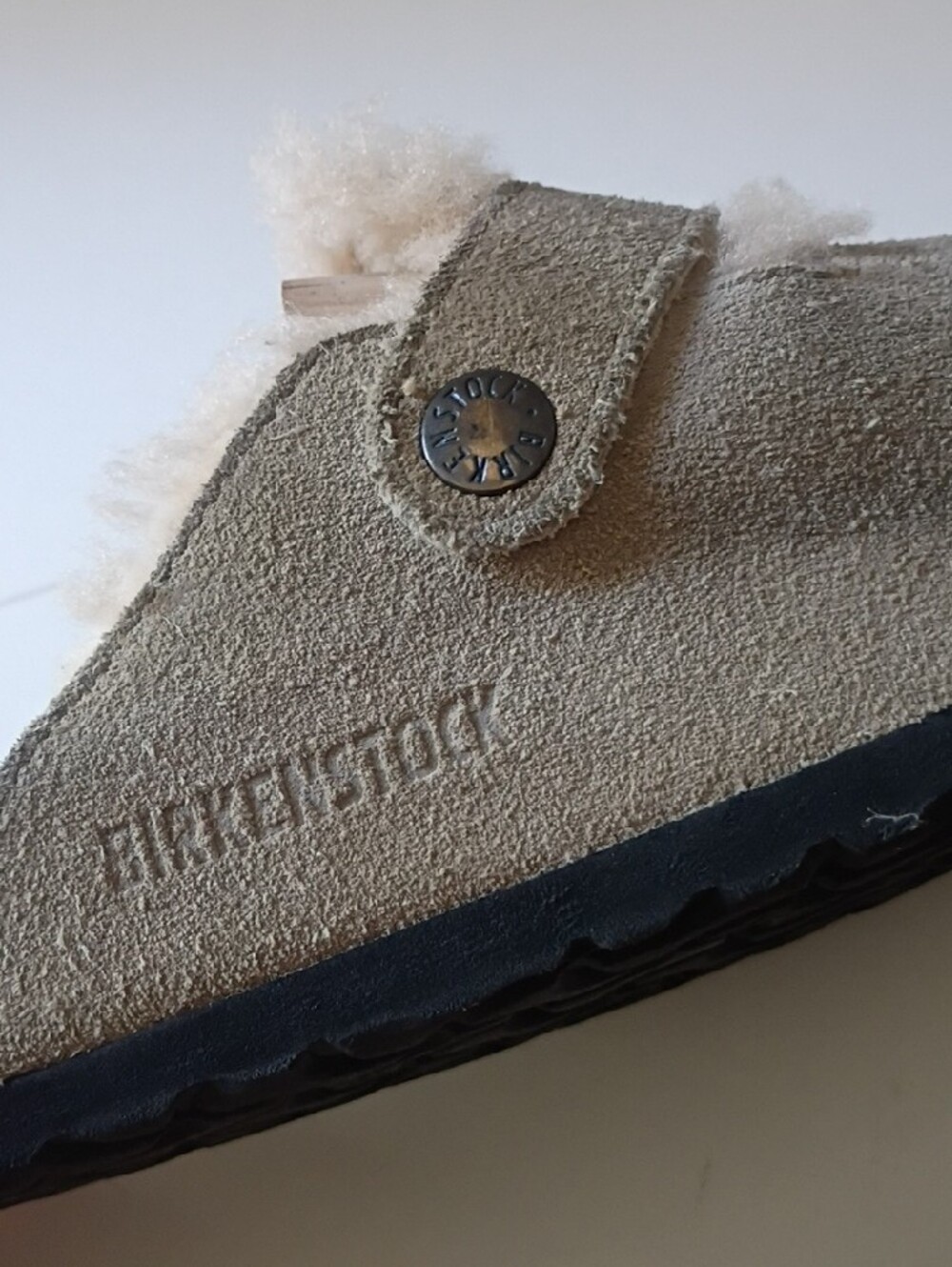 Birkenstock Boston Shearling-Lined Clogs in Taupe Suede 37 US Women's 6–6.5. - Picture 4 of 11